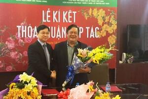 “Cái bắt tay nồng ấm” để chăm sóc sức khỏe người dân tốt nhất bằng Y học cổ truyền