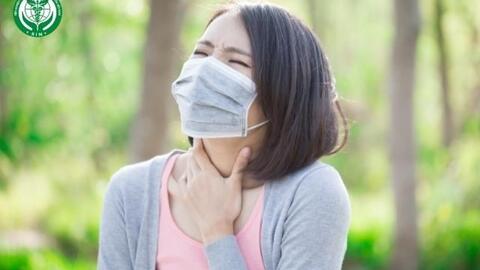 5 bài thuốc dân gian chữa viêm họng khi thời tiết giao mùa