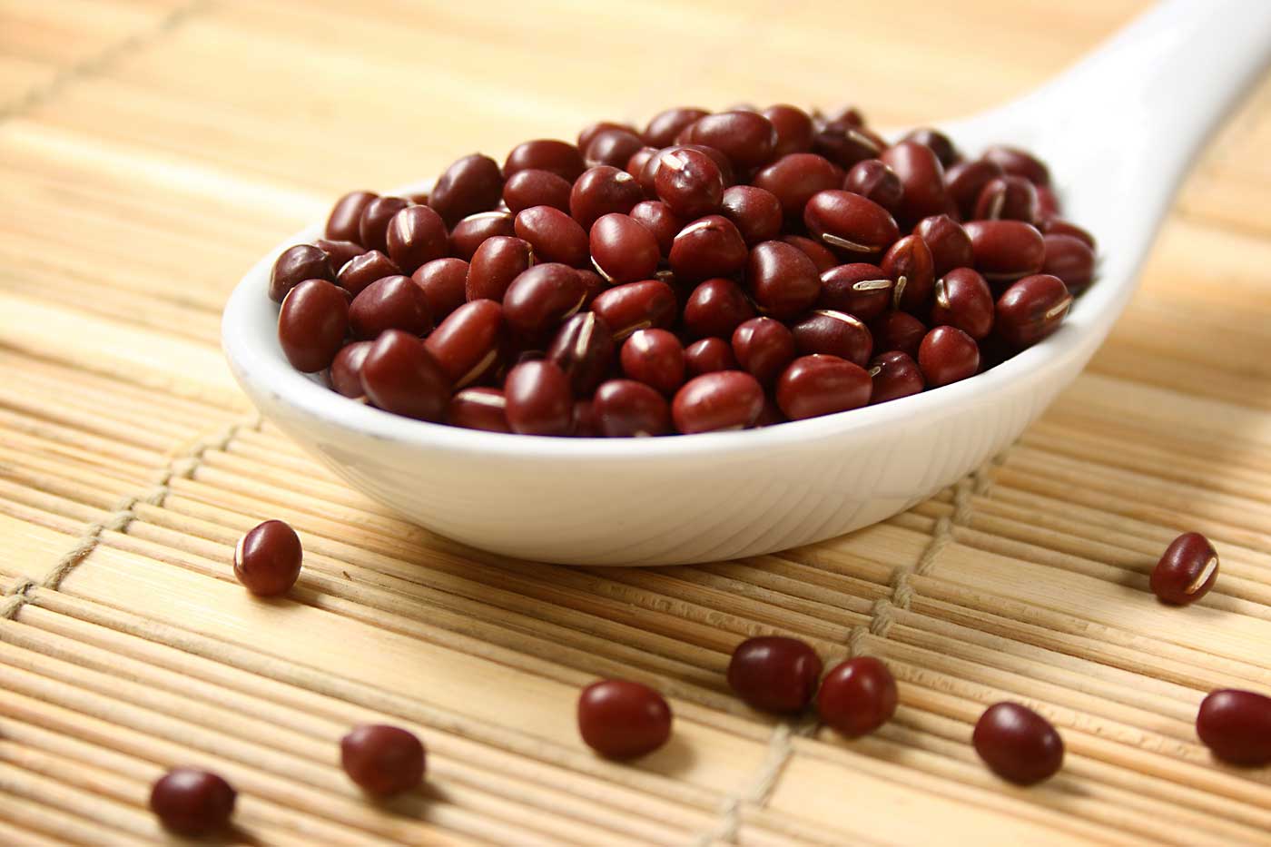 Đậu dỏ có tác dụng thanh nhiệt, lợi thủy
