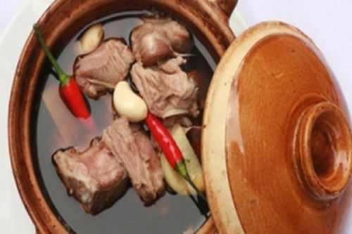Thịt lợn hầm với bạch quả